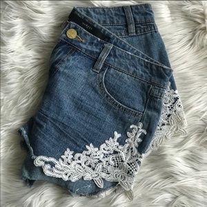 💙 Francesca’s Harper’s Lace Jean Shorts